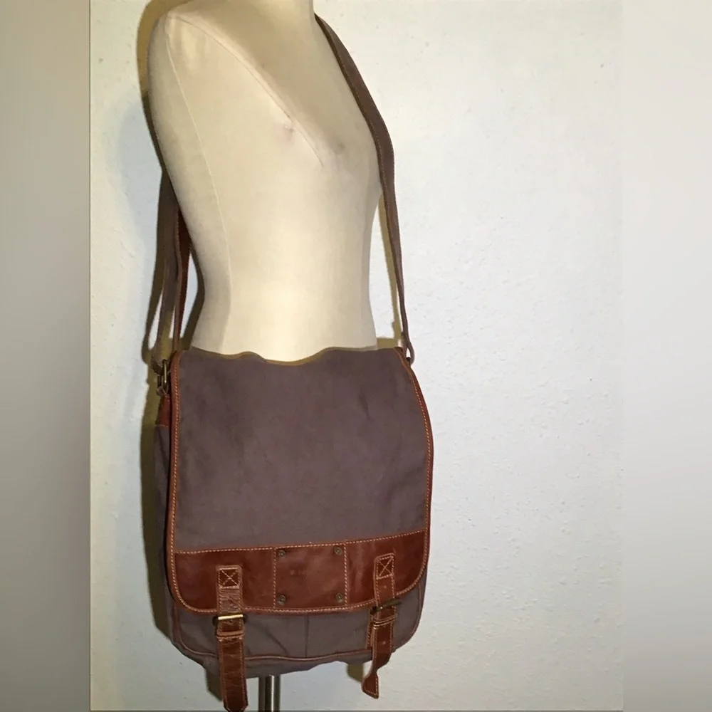 Fossil men’s leather/canvas messenger crossbody bag